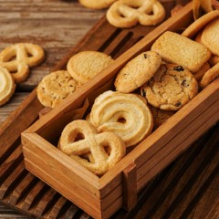 皇冠丹麦礼盒（曲奇饼干681g+爱时乐150G)*1盒