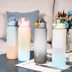 集采 亦町超大容量塑料水杯太空杯1000ML 直饮款/吸管 款式颜色随机发